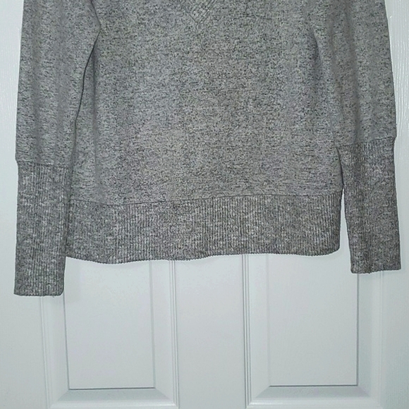 Evereve Maci V Neck Pullover Size Small - Picture 8 of 10